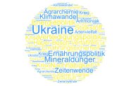 Kreisförmige Wortwolke mit Worten Ukraine, Minderaldünger, Zeitenwende 