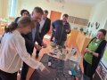 Auch die Ehrengäste testeten ihr Fachwissen beim Rundgang durch die Ausstellung