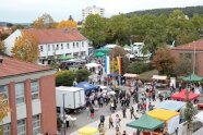 Luftbild der Bauernmarktmeile vor dem Gebäude des AELF Ansbach 2021