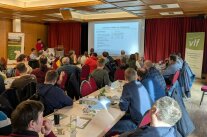Landwirt Markus Deffner aus Schwaighausen stellt seinen Praktikerbericht vor
