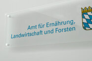 Schild mit Logo und Schriftzug Amt für Ernährung, Landwirtschaft und Forsten