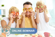 Familie hält Tomaten- Paprika- und Gurkenscheiben vor Augen; Schriftzug Online-Seminar